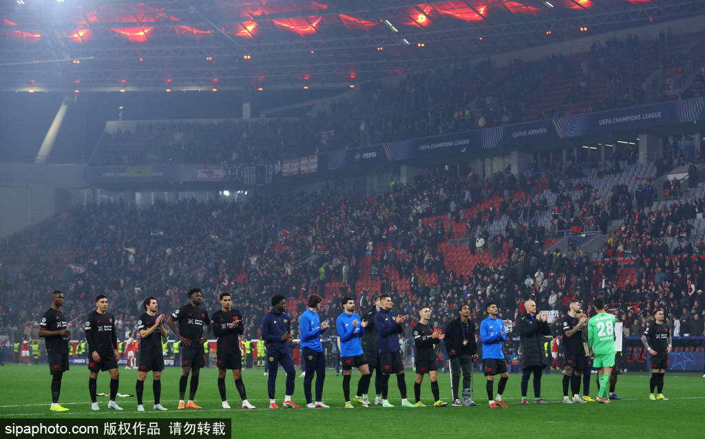 裁判赛后认错！拜耳球场1-1：迪亚斯红牌引爆德甲舆论，拜仁被罚下九人艰难抢分